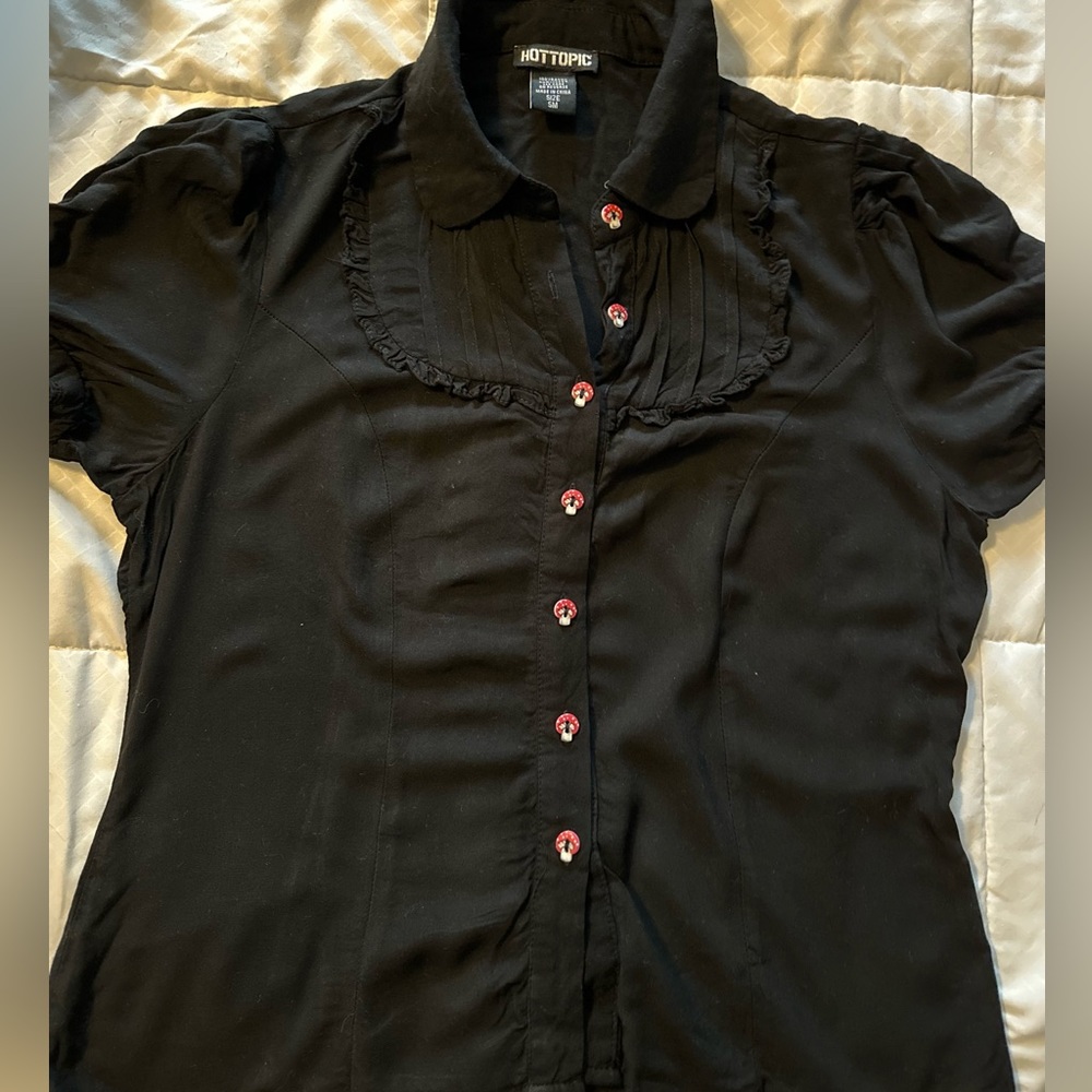 Hot topic button down shirt. In great condition.